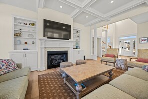 Living Area - Mid Level