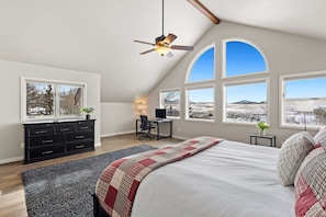Primary Suite features California King, ensuite bathroom and  walk-in closet