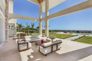 Villa Okyanus: outdoor lounge area with a view