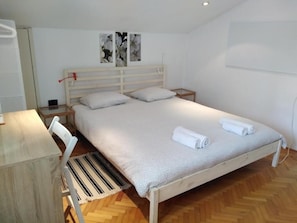 Schlafzimmer 1