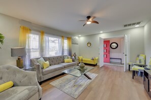 Living Room | Free WiFi | Electric Fireplace