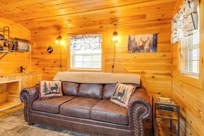 Living Room | Queen Sleeper Sofa | Smart TV | Free WiFi