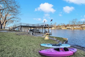 1 kayak & 1 SUP