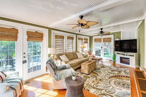Living Room | Smart TV | Electric Fireplace | Central A/C & Heating