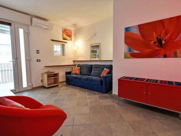Outdoor Furniture, Swimming Pool, Resort, Sunlounger, Leisure, Shade, Vacation, Resort Town, Umbrella