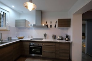 Fully equipped kitchen - SENSEO coffee machine (soft pods or ground coffee) + kettle - Induction hob - Household linen provided - Dishwasher - High chair.