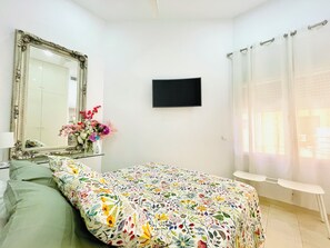 Separate bedroom with TV (1)