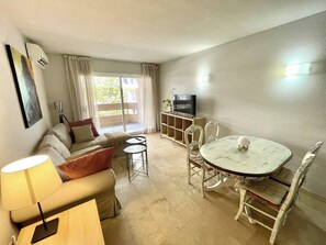 living room (2)