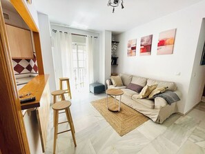 Living room and dining room with extendable tables and bar