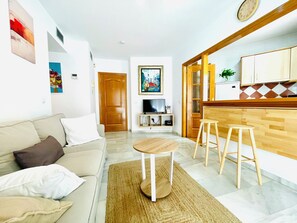 salon, salle à manger, TV