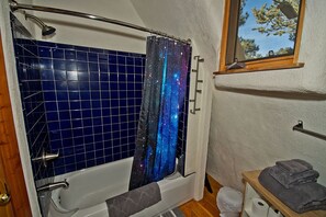 Full Bathroom with Shower/Tub Combo (1)