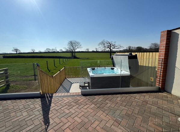 Copse hot tub (1)