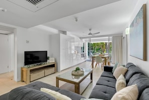 Sink into the oversized L-shaped sofa and binge-watch your favourite show on the TV, all while staying cool with central air cooling.