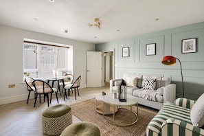 Living Room / Lounge
