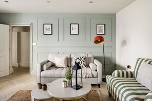 Living Room / Lounge