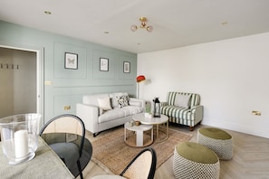 Living Room / Lounge
