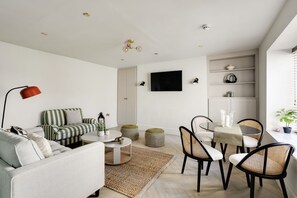 Living Room / Lounge