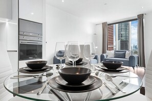 Dining / Restaurant