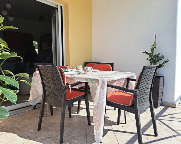 Outdoor dining