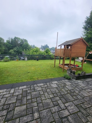 Sitzgelegenheit Garten mit Blick in den Garten