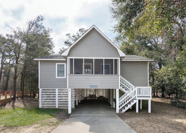 Welcome to Seascape Cottage! This elevated home offers a peaceful escape surrounded by nature, just minutes from the shore.