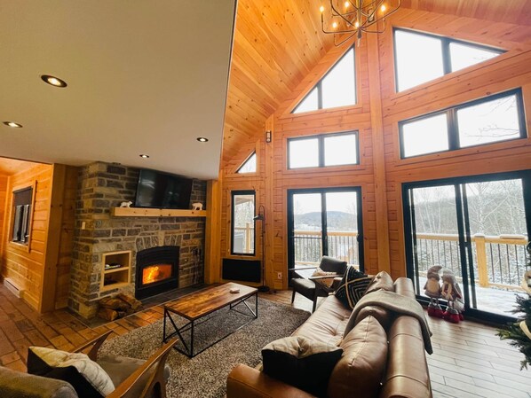 Living room with cathedral ceiling and panoramic view