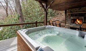 Hot Tub and Fireplace
