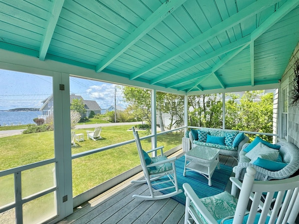 Screened-in Porch