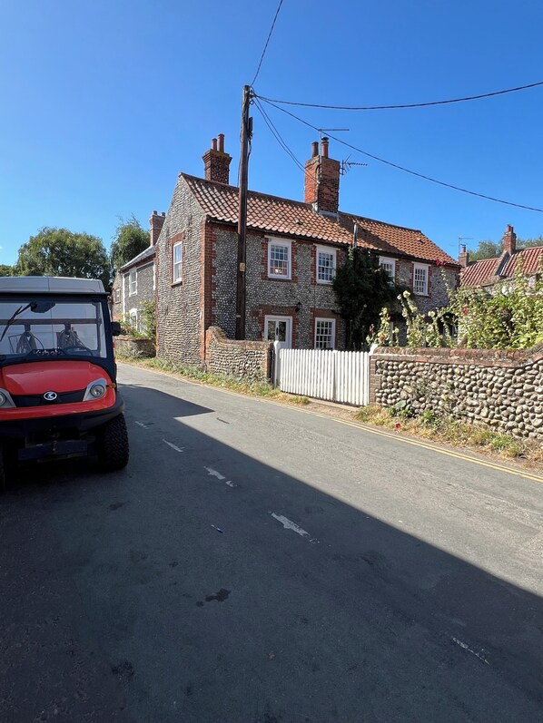 An iconic position Pimpernel cottage.layby opposite to unload