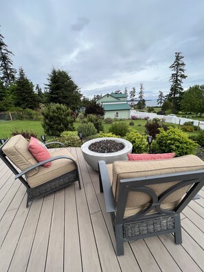 The deck features a propane fire pit that is available spring-fall.
