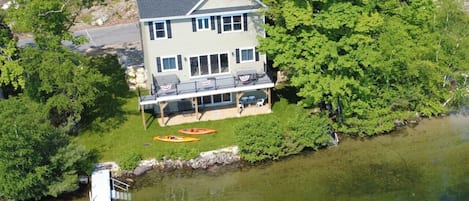 Brand New Construction home on Spring Fed Merrymeeting Lake. Such a hidden gem! Complete with 2 kayaks, a private dock, a paddle board, and a swimming platform