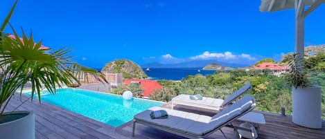 Luxury villa with pool and sea view