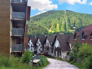 Sky, Cloud, Snow, Building, Mountain, Slope, Window, House, Wood, Urban Design