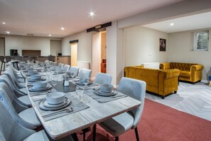 The Lanterns - 9 Bedroom - Sleeps 17 - Saundersfoot Village Centre (24837)