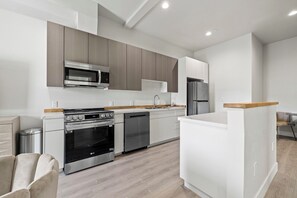 The perfect combination for a stylish and functional kitchen design!