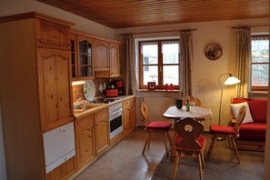 FeWo 5 -  Salzbergblick, für 1-4 Pers., ca.44 qm, 1 Schlafzimmer, Wohnküche, Balkon-Küche