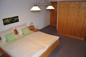 FeWo 5 -  Salzbergblick, für 1-4 Pers., ca.44 qm, 1 Schlafzimmer, Wohnküche, Balkon-Schlafzimmer