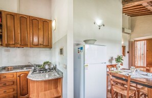Flooring, Interior Design, Floor, Major Appliance, Kitchen Appliance, Room, Apartment, Kitchen, Ceiling, Wood Stain
