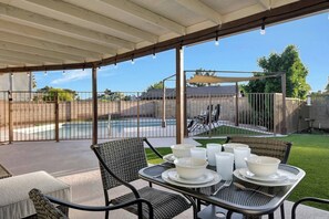 A space perfect to enjoy al fresco dining with family and friends.

