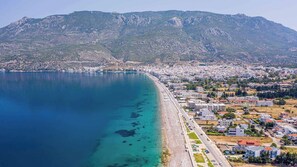 Loutraki pebbly beach (3km)