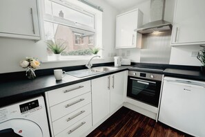 Flat 10 kitchen 1
