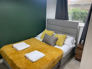 F10 bedroom 2 (1)