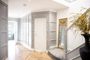 Entrance / Lobby