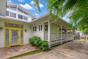 2-web-or-mls-The welcoming front entrance sets the tone for a relaxing stay in paradise.-Edit
