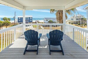 Peek-a-boo Gulf views from the covered deck