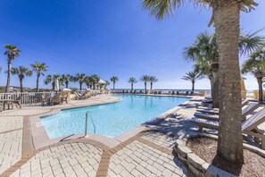 Gulf Front Resort Style Pool and Hot Tub