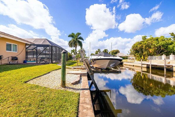 Boat canal/Boat Dock Available