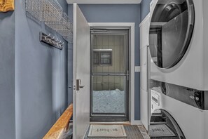 Foyer and washer dryer