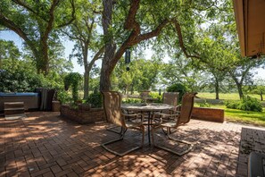 Patio area to drink your morning coffee.
Get back to nature!!  ENJOY paradise
