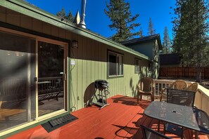 Lovely deck that gets full sunlight